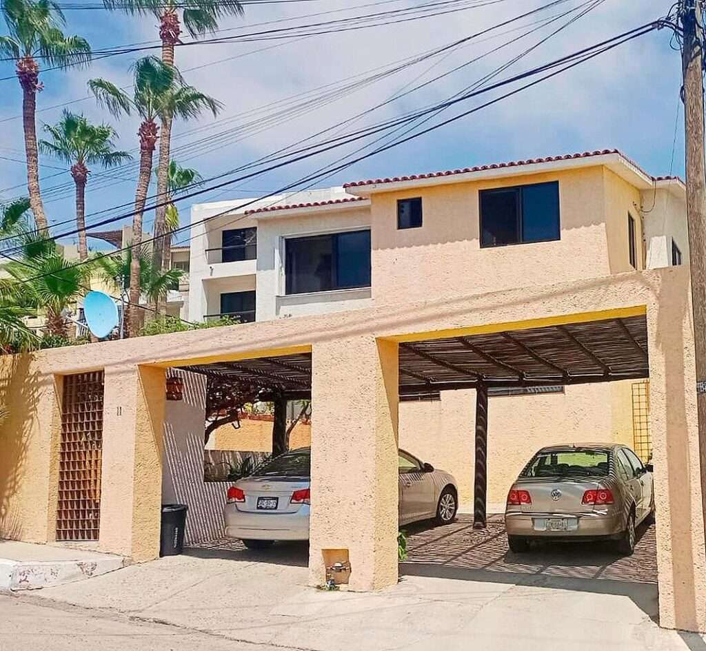 Los Cabos Magisterial With a privileged location, it is just 3 minutes from the roundabout leading to the airport and close to supermarkets. Only 5 minutes from the beaches of San José, it offers the perfect balance between urban convenience and a seaside lifestyle.The neighborhood provides a safe environment, a nearby park, and is only an 8-minute walk from Vidanta Golf Club, which offers access to a gym and pool for a monthly fee of for sale