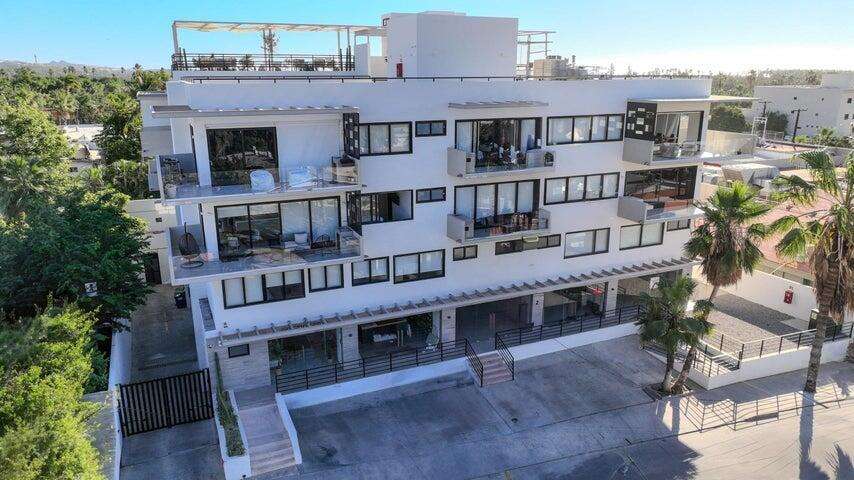 Los Cabos Sjd D/Town:General The suite comes fully furnished.Great rental income.MOTIVATED SALLER.HOA's are monthly and in Pesos.For showings we need 24-48hrs notice.Thank you! for sale