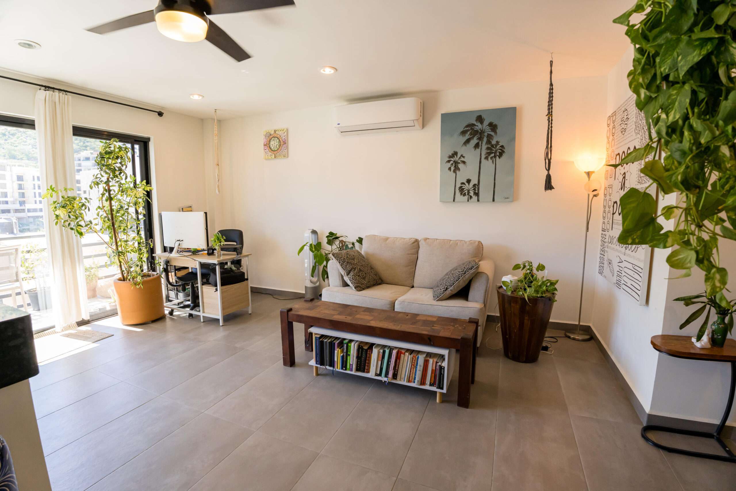 Los Cabos Sea Breeze Spacious 1Br 2Bath Turn Key Condo, just minutes WALKING TO DOWNTOWN Cabo! Ready to move in or RENT AIRBNB, partly furnished with Sofa, Coffee Table, King Size bed, Side Tables. TOP FLOOR with beautiful Mountain for sale