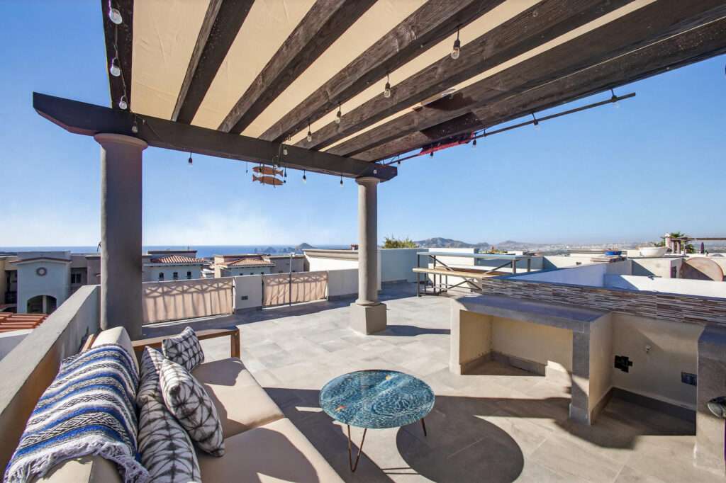 Los Cabos Ventanas Charming Penthouse located within the community of Ventanas del Cortés, situated in El Tezal, Cabo San Lucas. This 2-bedroom, 2-bath condo offers a rooftop with incredible – Calle las Conchas, Cabo Corridor, BS