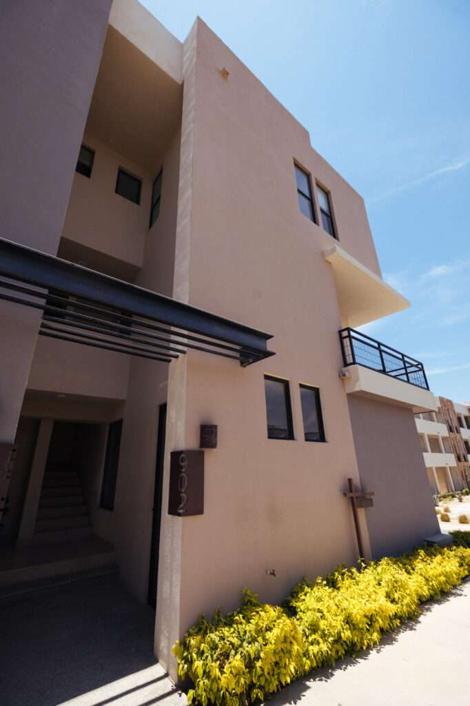 Los Cabos Camino Del Mar Beautiful Townhome - This Townhome in Camino del Mar, El Tezal, offers unmatched value. Enjoy modern interiors, a rooftop terrace with iconic – Camino Del Mar, Cabo Corridor, BS