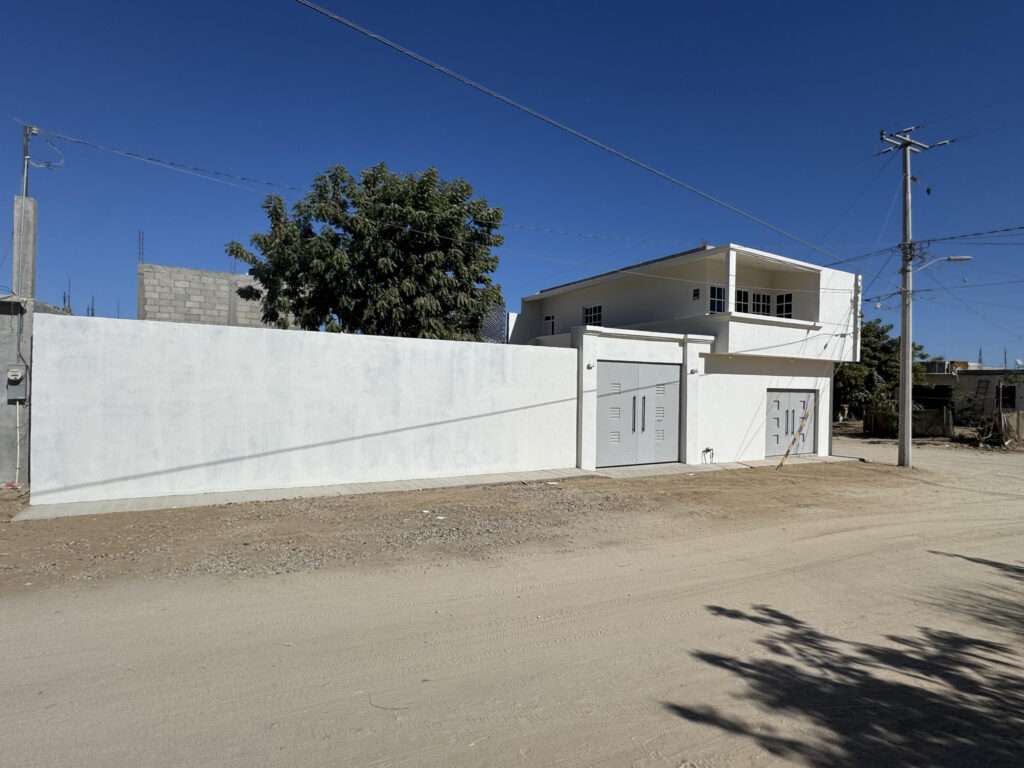 Los Cabos Miramar This is a 3 Bedroom and 2.5 Bath.This House Have a 10.000 Liter Water Cistern. the House come Partial Furnish.Close to Schools And Super Markets., Ley and Ahorrera Super Market, Also near to Down Town Cabo San Lucas.This will be a Good Investment for Rental Business. Or for Low Maintenet Retirement. for sale