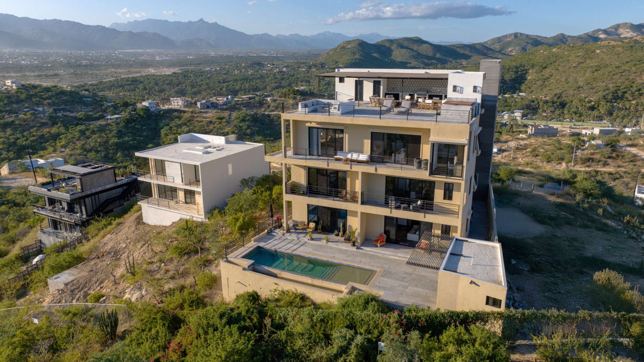 Los Cabos Sjd Marina:General Welcome to your new home in Animas 4! This modern and stylish 2-bedroom, 2.5-bathroom apartment comes fully furnished and is ready for you to move in. Enjoy spacious, bright interiors, a kitchen equipped with high-quality appliances, and a cozy living room perfect for relaxation. The bedrooms feature ample closet space and en-suite bathrooms, ensuring privacy and comfort. Additionally, breathtaking for sale