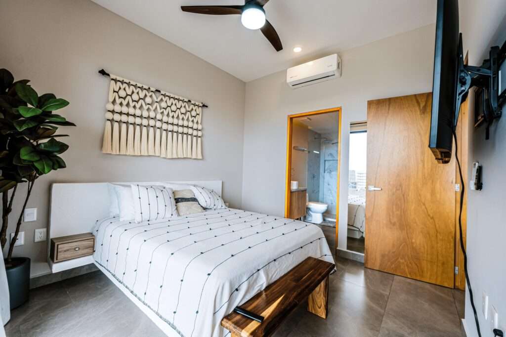 Los Cabos La Mar Modern condo located in El Tezal, Cabo San Lucas, offering 97.7 m² (1,051 sq ft) of well-designed living space. This fully furnished unit features 2 bedrooms, 2 full bathrooms, and an open-concept living, dining, and contemporary kitchen area. The development offers a community pool, BBQ area, and 24/7 security. Conveniently located near beaches, shopping centers, restaurants, hospitals, and the Cabo tourist corridor. Ideal for full-time living or as an investment with strong rental potential. – LA MAR CONDO, Cabo Corridor, Cabo Corridor, BS