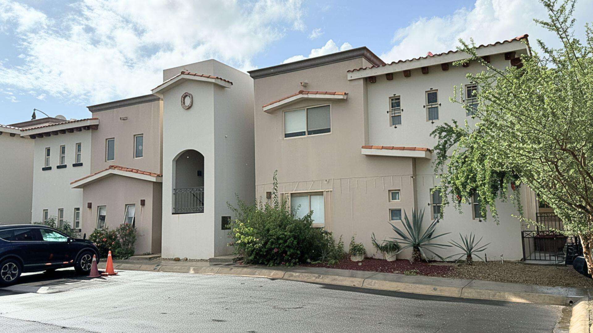 Los Cabos Ventanas Discover this charming 2-bedroom condo located in the desirable community of Ventanas de Cortés Residences. This unit offers a functional layout with great natural light and beautiful ocean for sale