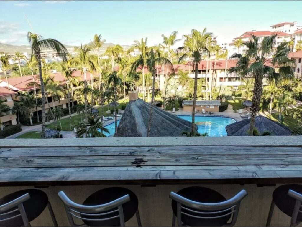 Los Cabos Marina Sol Casa del Musico is just a few minutes walk to Medano Beach or the Downtown/Marina area. Ideally located and within walking distance to all that Cabo has to offer. This spectacular 5th floor condo features 2 bedrooms and 2 baths, a fully equipped kitchen, washer/dryer and a balcony overlooking the courtyard with pool – Paeo de La Marina y Acuario, Cabo San Lucas, BS