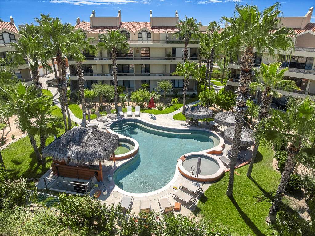 Los Cabos Club La Costa Great Value - ''Impecable condition'' three-bedroom PENTHOUSE with private garage. Fully equipt two storey open concept home with fresh paint and new furniture. Perfect for short/long term rentals or a highly livable full time residence. Sunrise and sunset for sale