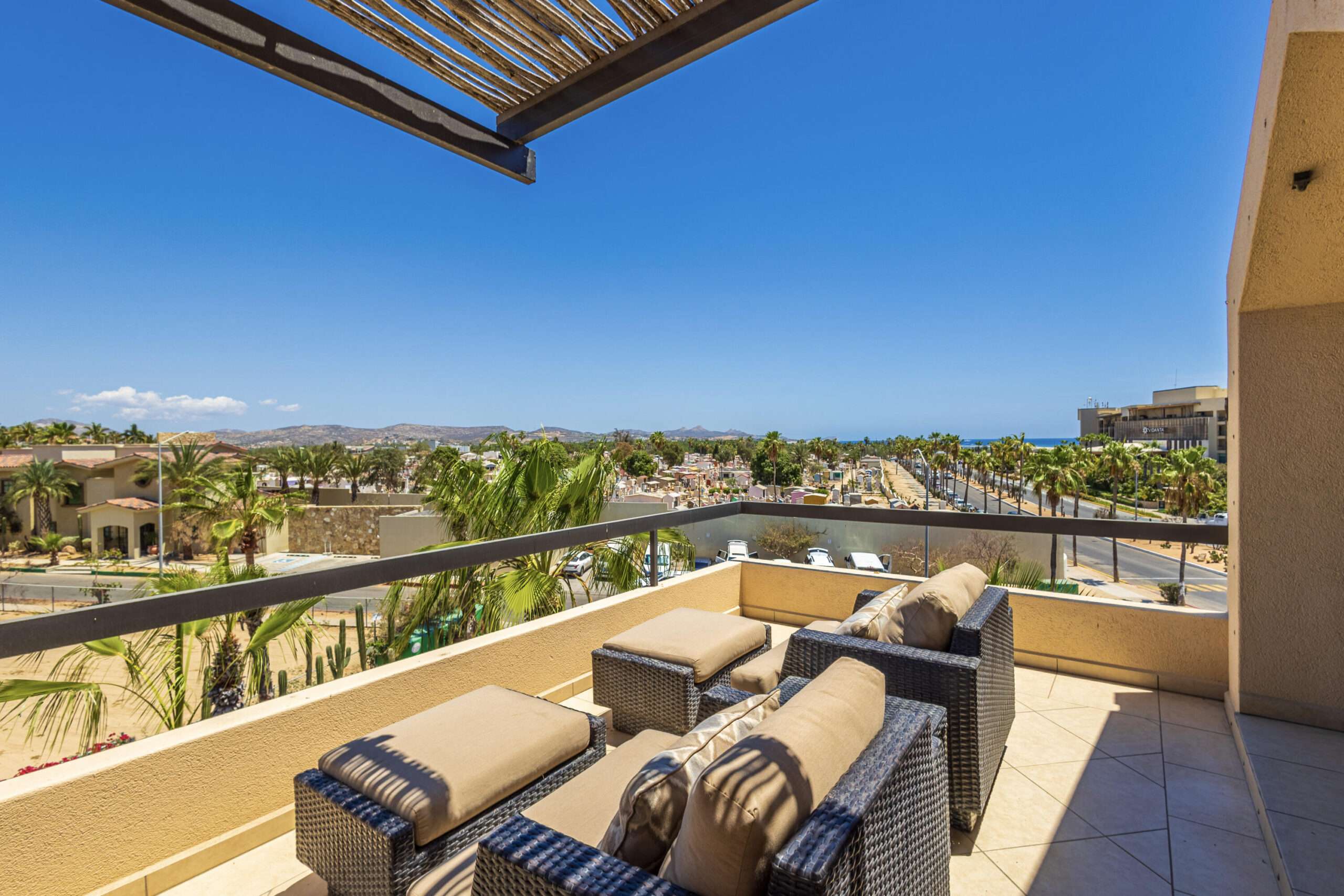 Los Cabos Club La Costa One-bedroom penthouse with a loft-style bedroom and two full bathrooms. Bright corner unit with plenty of natural light throughout.The property features two spacious patios, one ideal for sunbathing and one fully shaded for comfortable outdoor living. Enjoy open fairway-front for sale