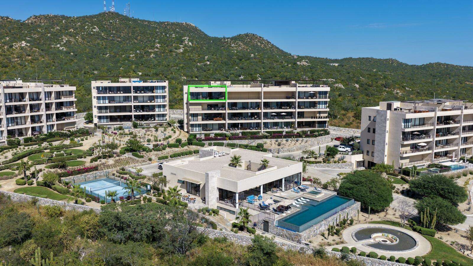 Los Cabos Solaria Situated in the heights of Tezal, this spectacular Solaria corner Penthouse will marvel you with direct Arch and Marina for sale