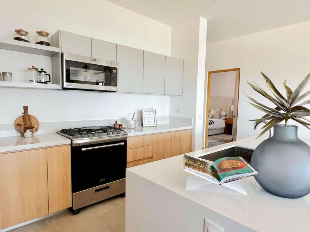 Los Cabos Lumaria Experience effortless indoor-outdoor living in this brand-new, ground-level 2-bedroom, 2-bathroom condo featuring beautiful ocean and Arch – Lumaria, Cabo Corridor, Cabo Corridor, BS